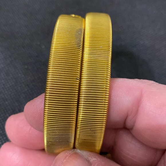 Set of 3 - Shirt Sleeve Holders - Stretchy Metal Armbands - Picture 3 of 6